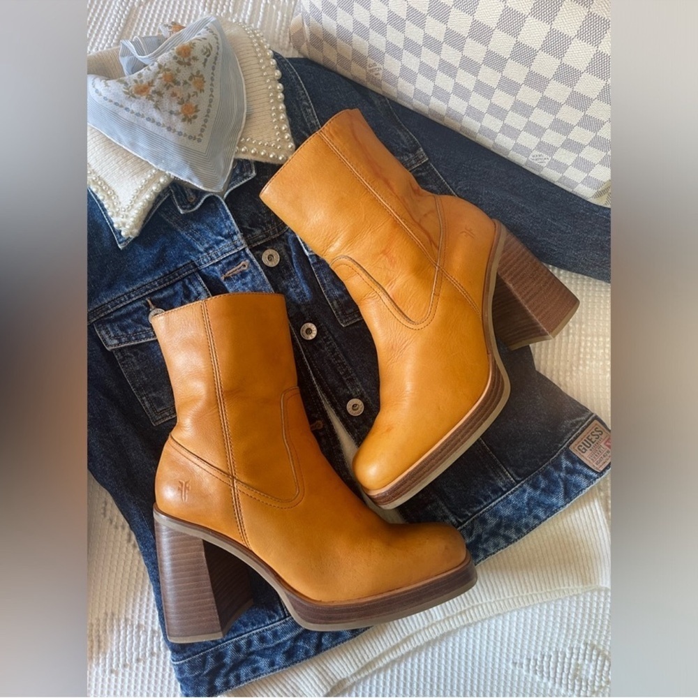 Frye Tan Leather Block Heel Boots SUPER RARE! No longer in production Frye Boots